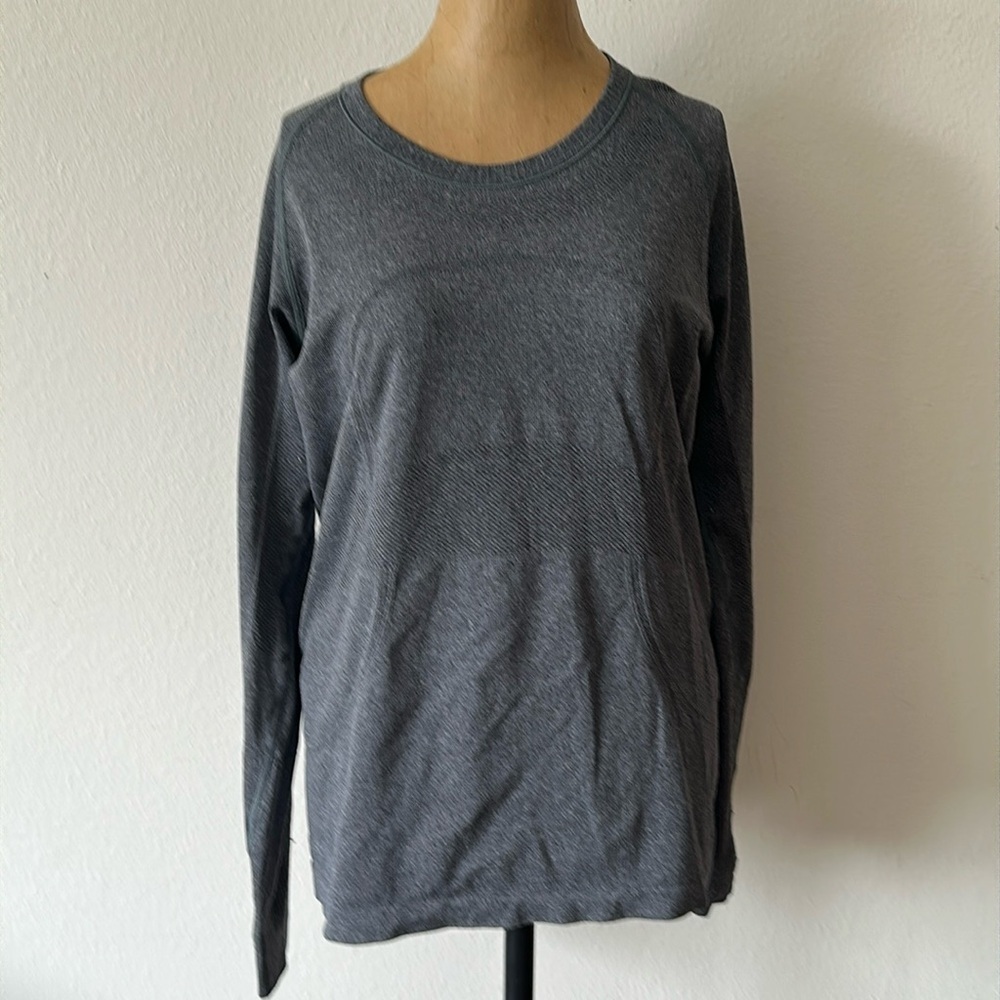 Lululemon 10 grey long sleeve Run Swiftly tech with thumb holes, great pre owned
